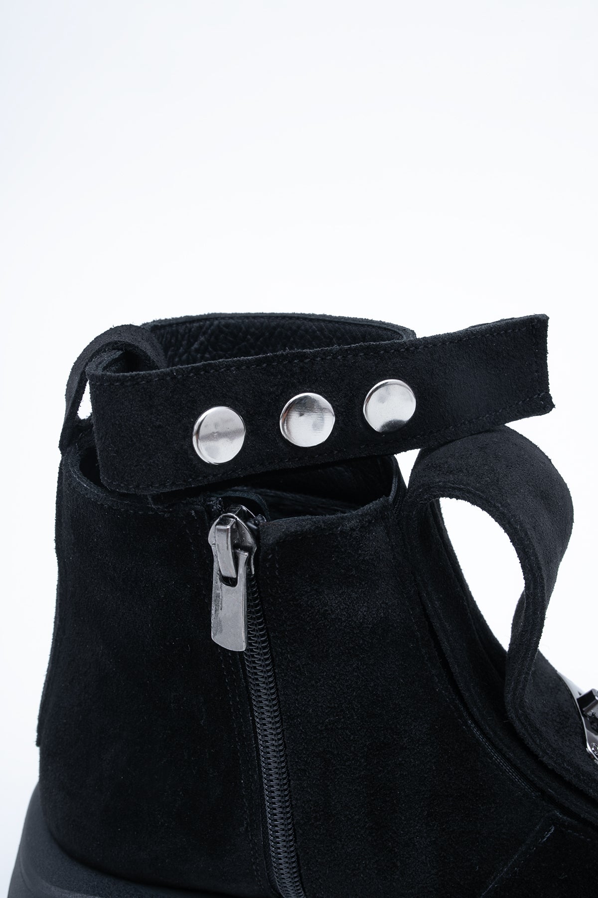 Zamszowe Botki w Kolorze Czarnym z Ozdobnym Paskiem 2w1