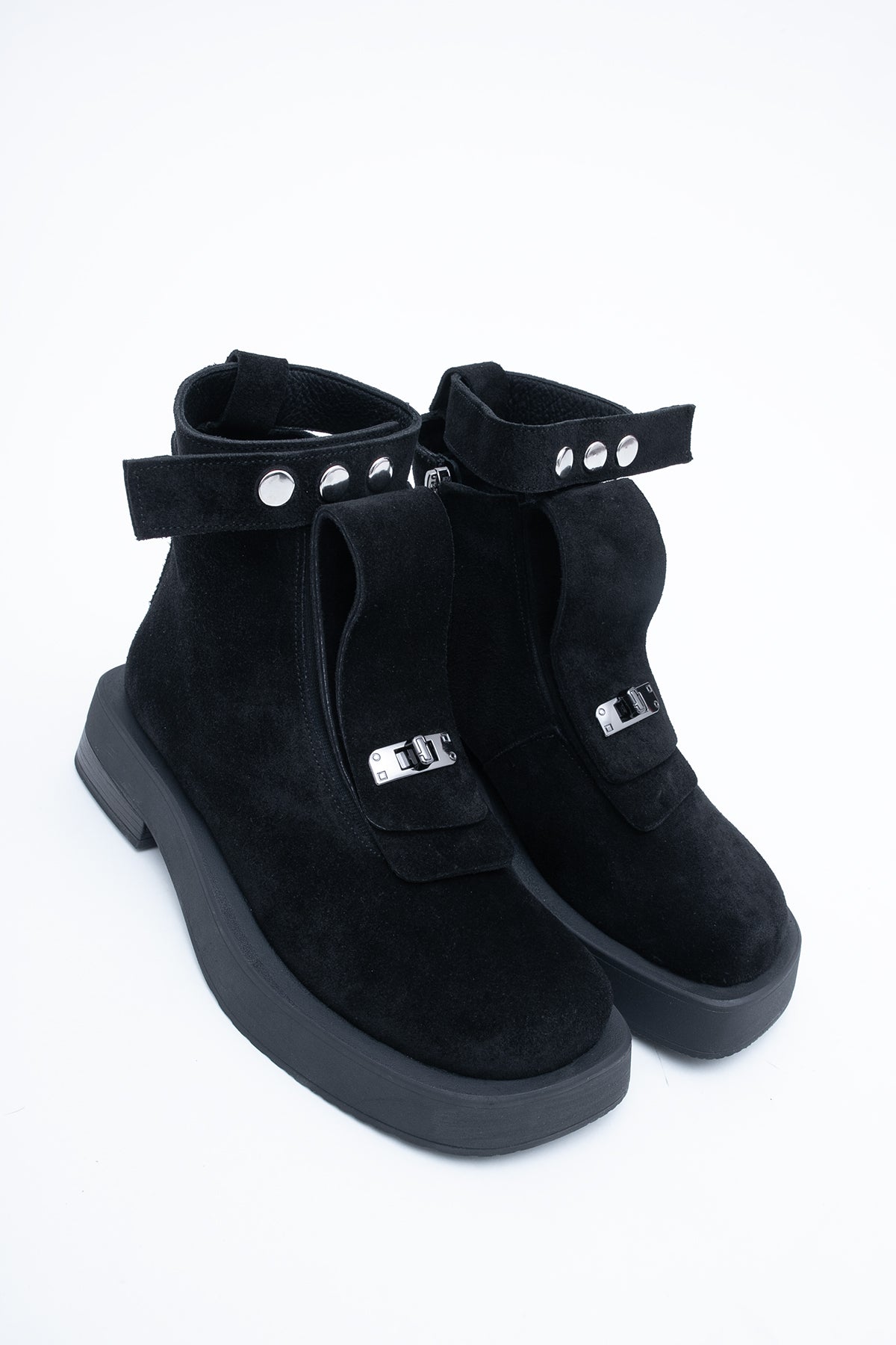 Zamszowe Botki w Kolorze Czarnym z Ozdobnym Paskiem 2w1