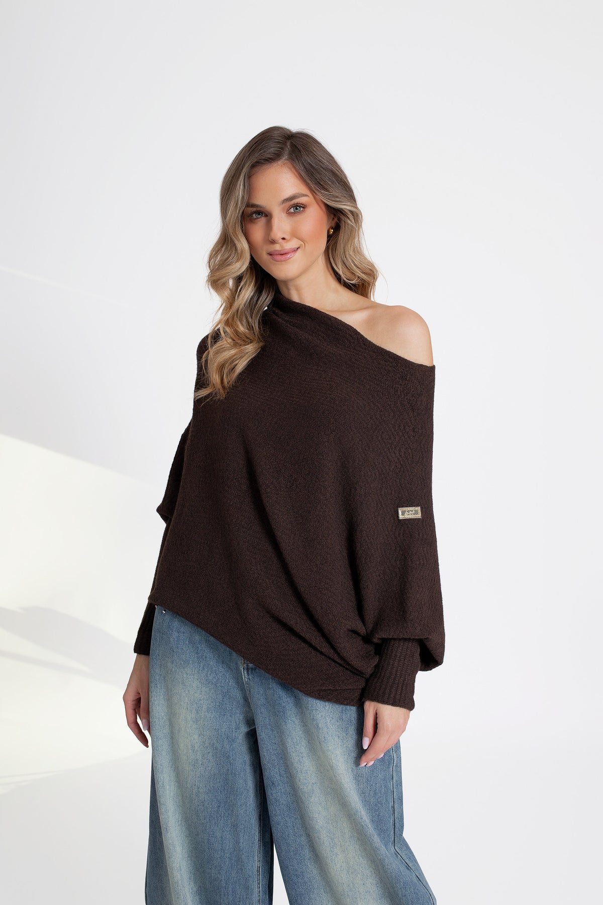 ALMA Sweter damski asymetryczny oversize