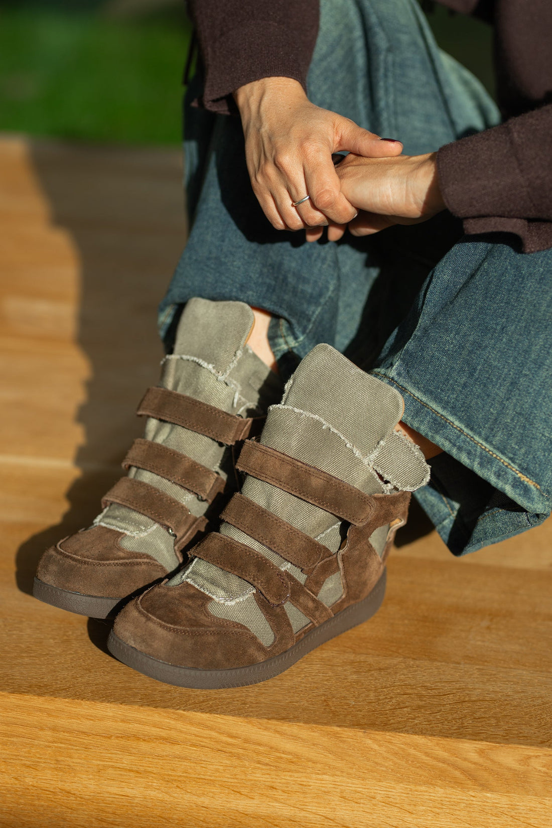 BELA Sneakersy damskie na ukrytym koturnie z zamszu