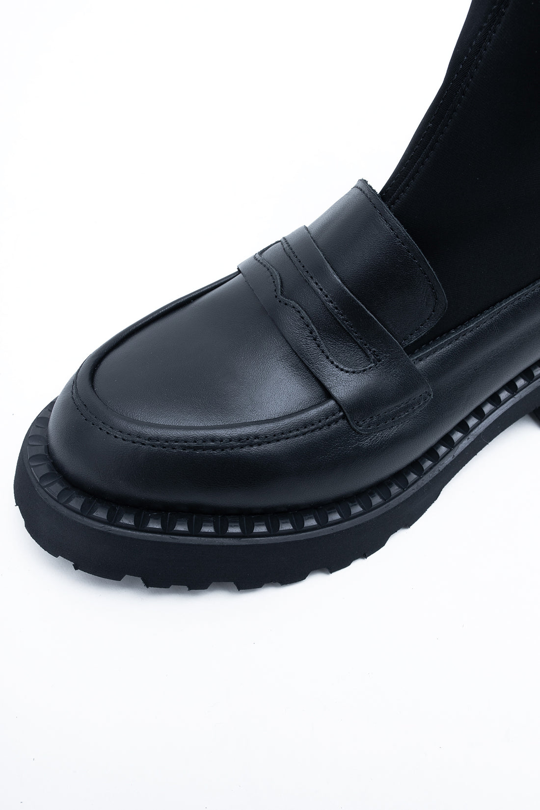 Czarne wysokie buty stretch na grubej podeszwie