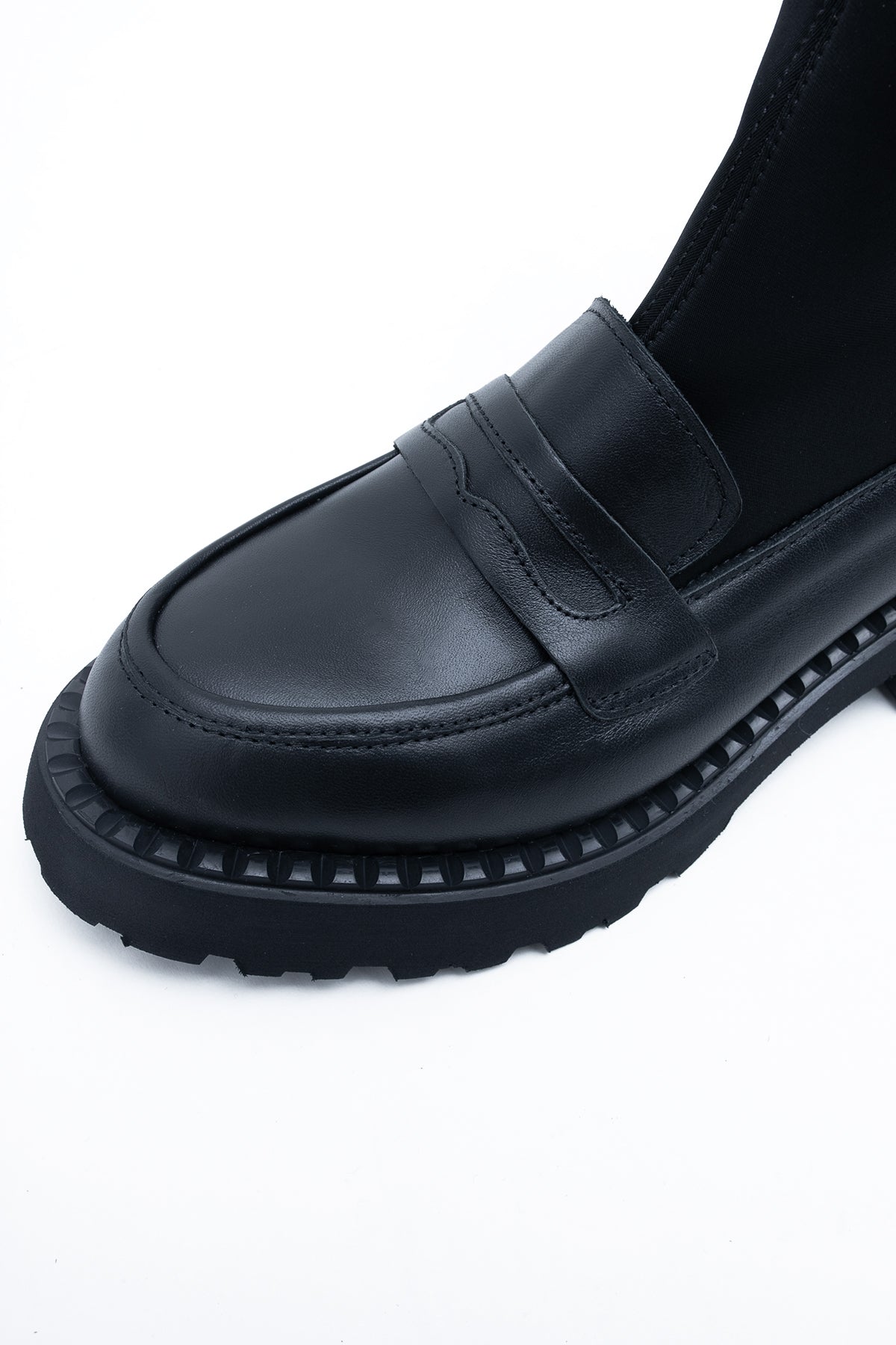 Czarne wysokie buty stretch na grubej podeszwie