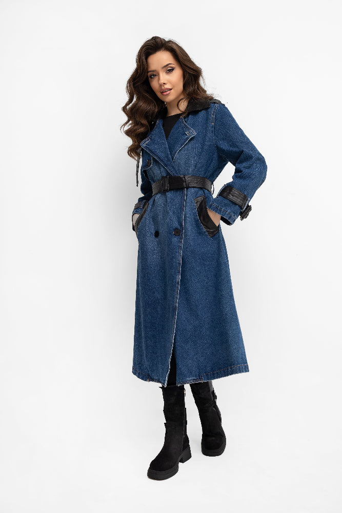 Długi płaszcz jeansowy - wstawki z ekoskóry