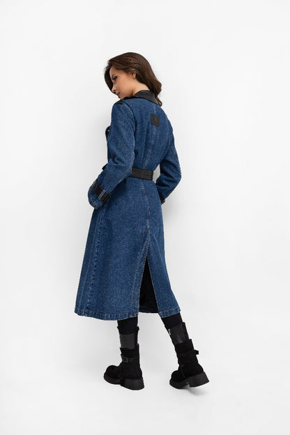 Długi płaszcz jeansowy - wstawki z ekoskóry