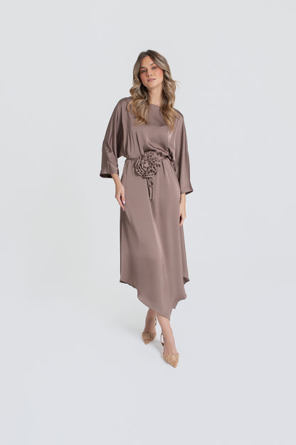 VELORIA – sukienka satynowa maxi z kwiatem