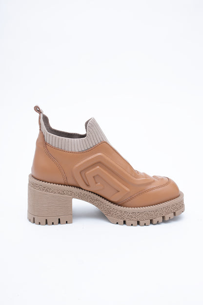 Karmelowe Skórzane Botki Wsuwane na Grubej Podeszwie