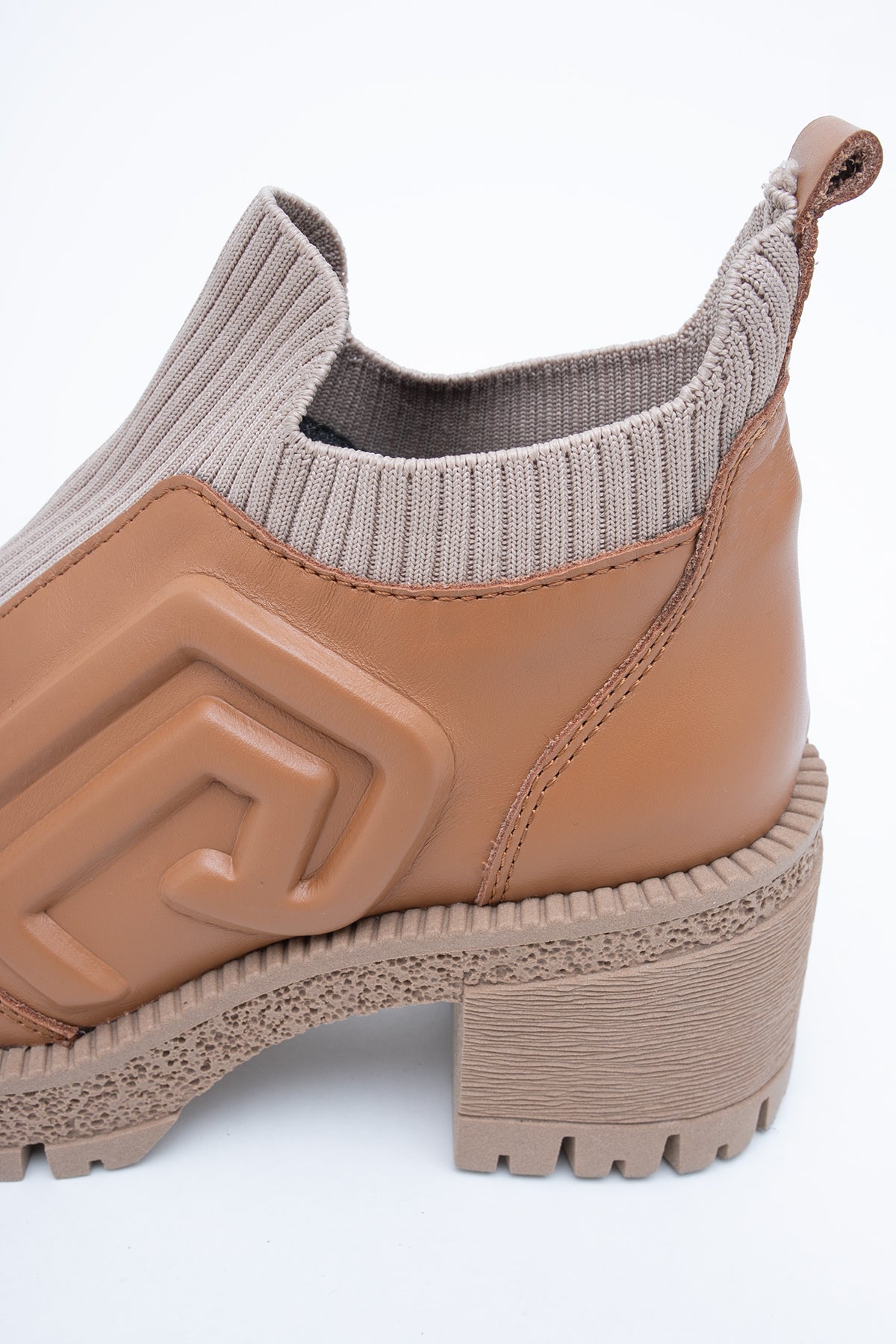 Karmelowe Skórzane Botki Wsuwane na Grubej Podeszwie