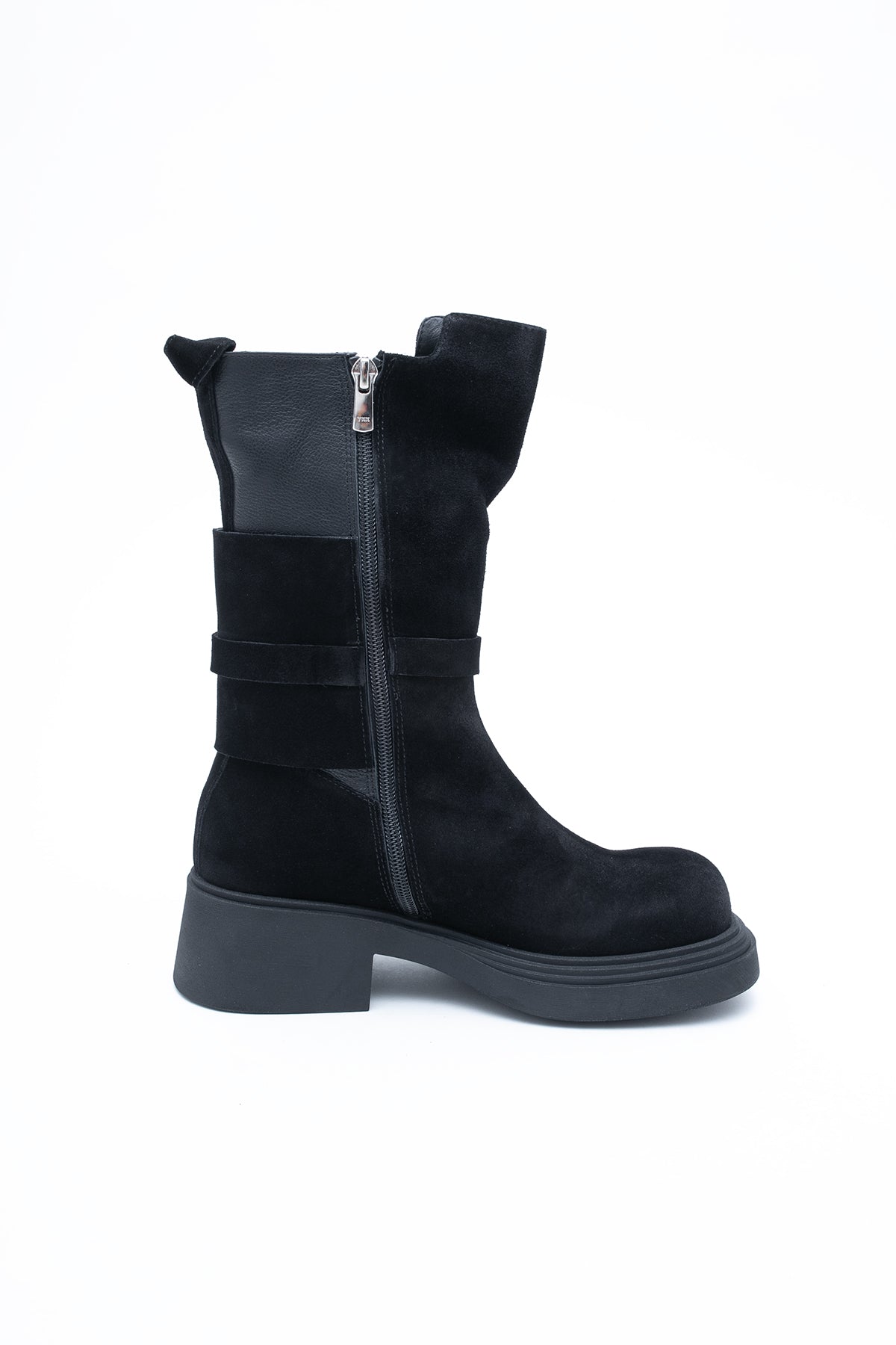 Wysokie buty ze skóry zamszowej z klamrą