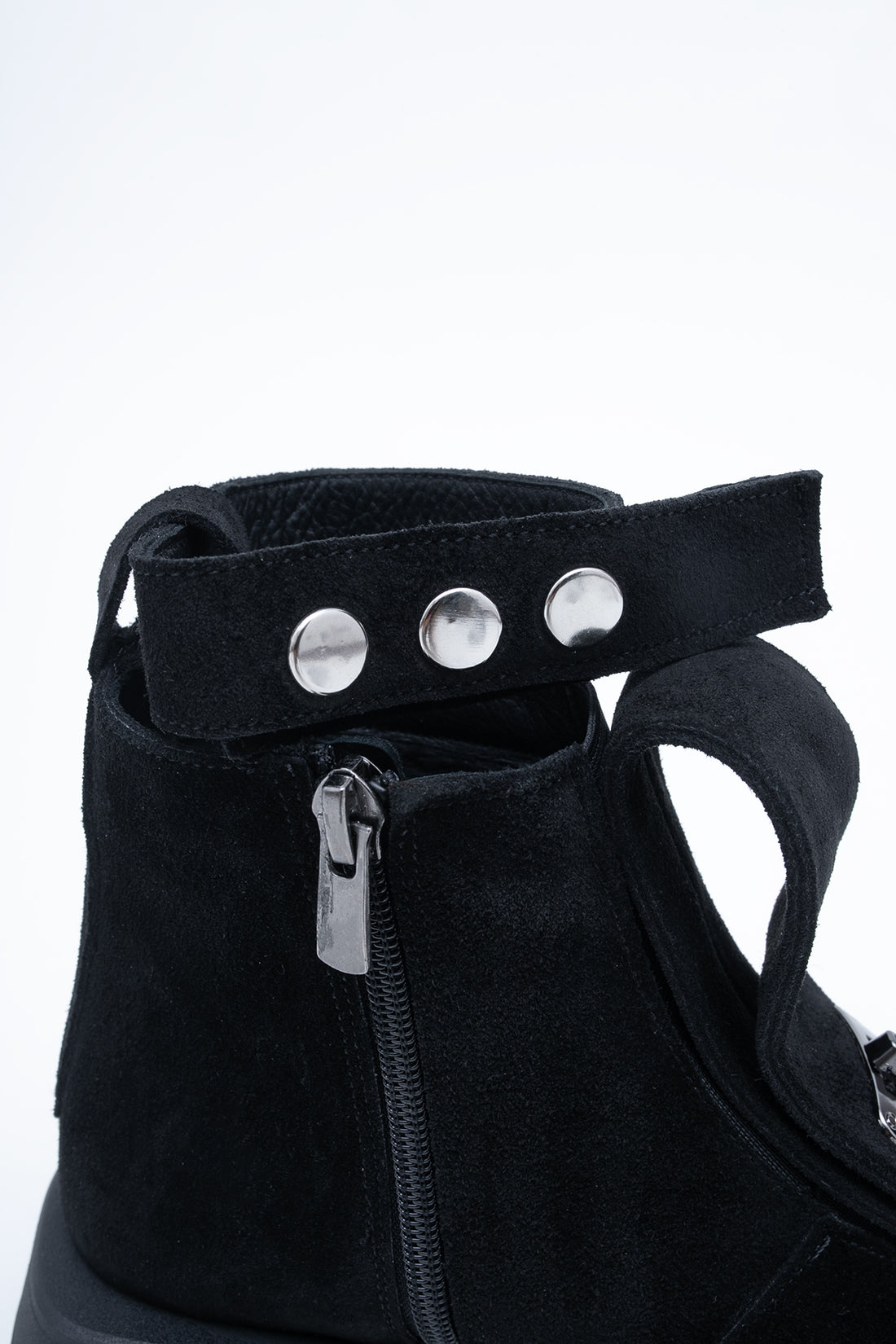 Zamszowe Botki w Kolorze Czarnym z Ozdobnym Paskiem 2w1