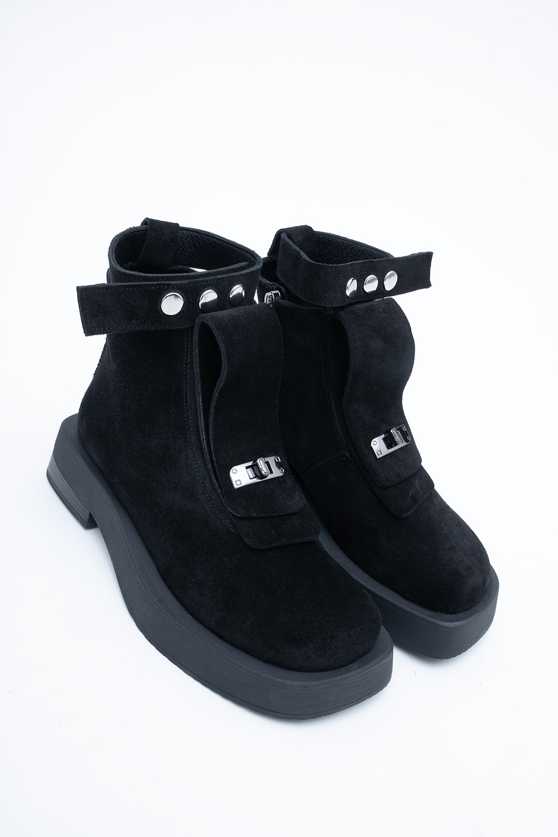 Zamszowe Botki w Kolorze Czarnym z Ozdobnym Paskiem 2w1